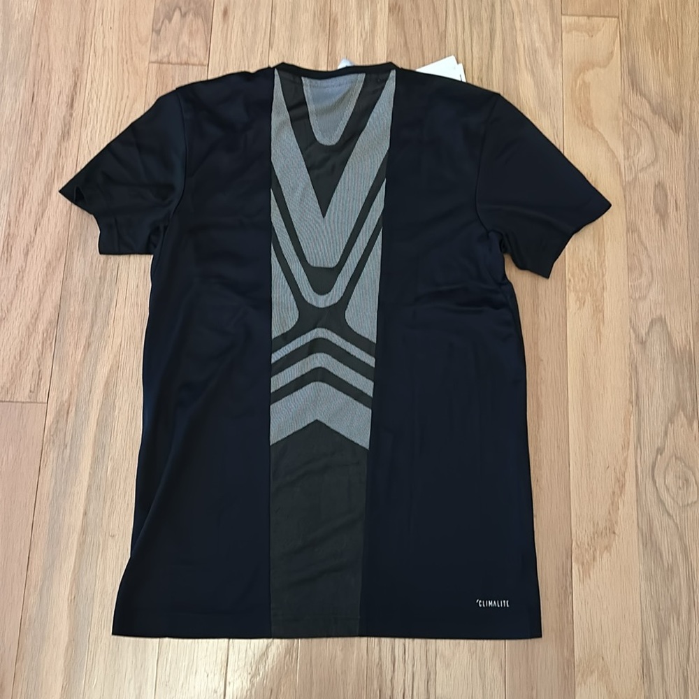 Adidas Teeshirt - Picture 5 of 7